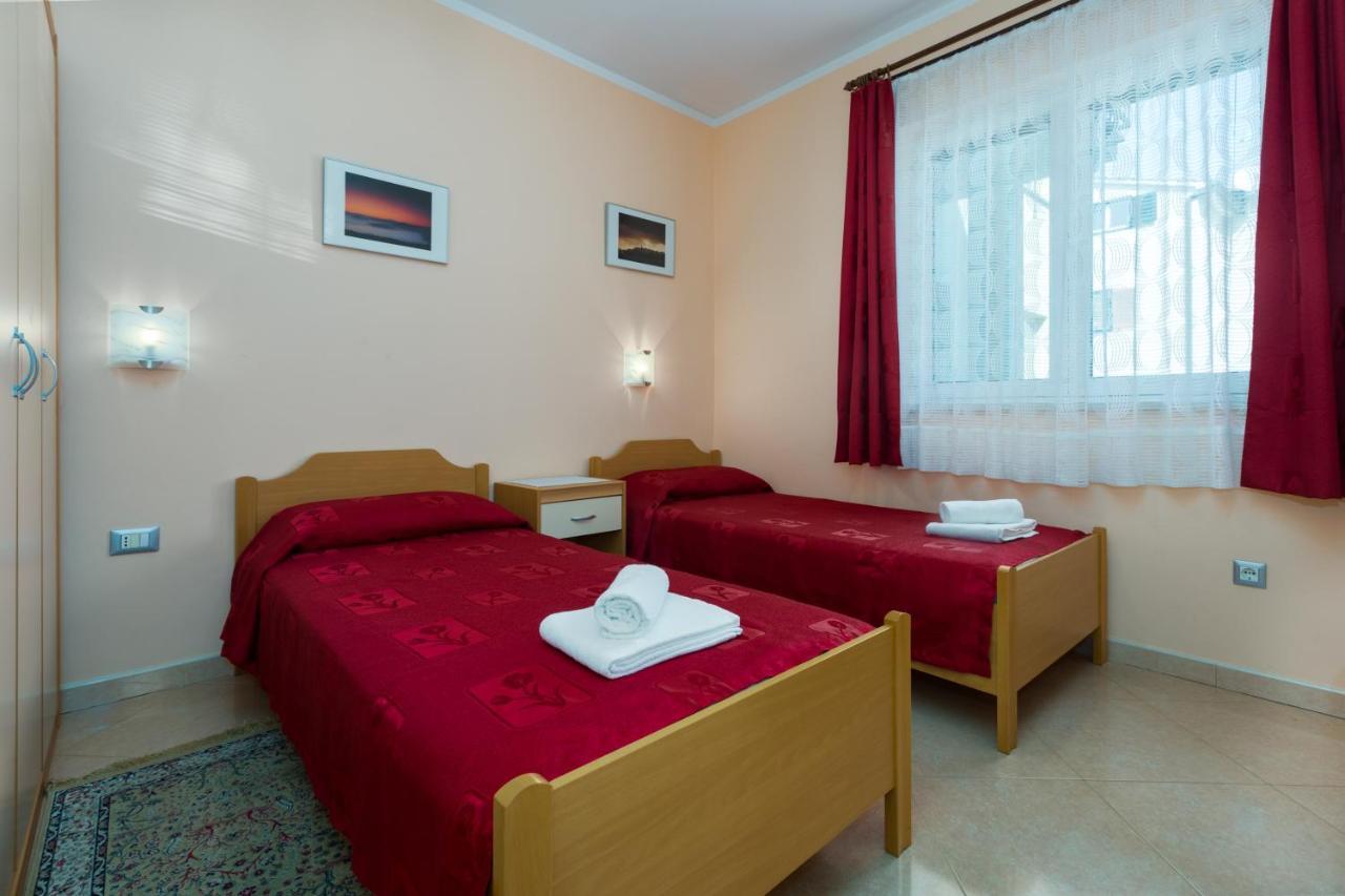 Apartments Maria Пореч Экстерьер фото