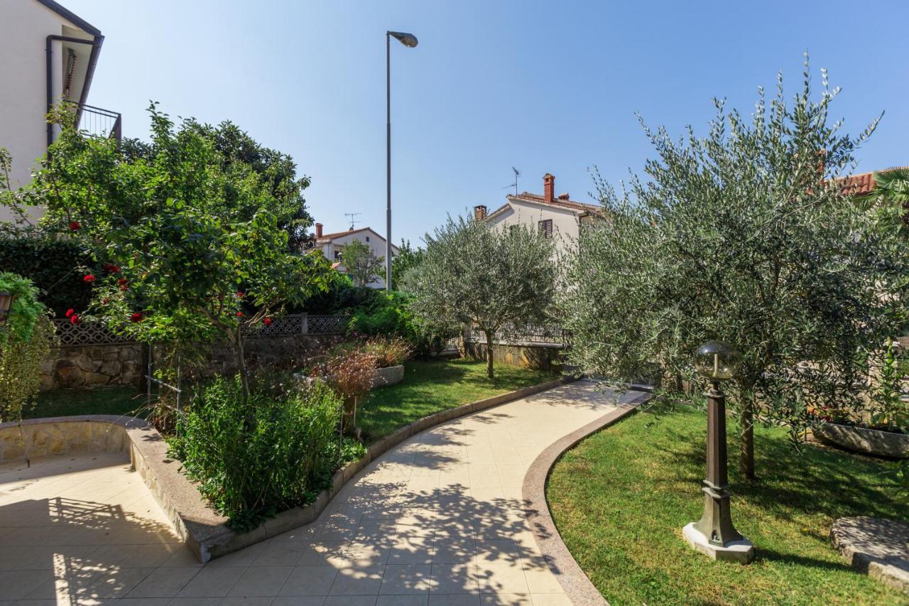 Apartments Maria Пореч Экстерьер фото