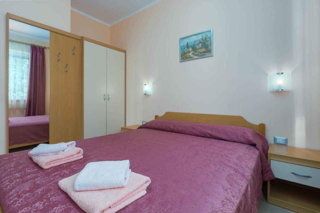 Apartments Maria Пореч Экстерьер фото