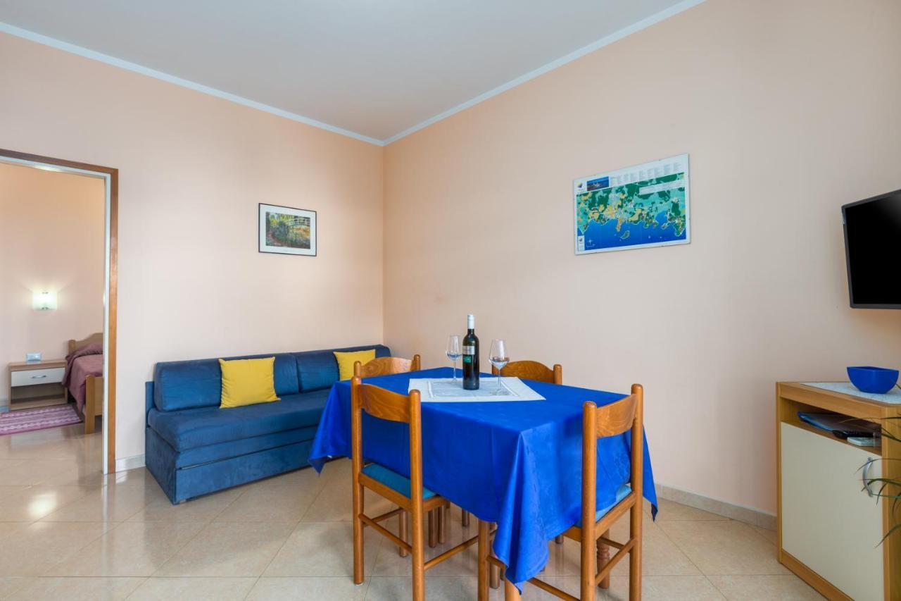 Apartments Maria Пореч Экстерьер фото