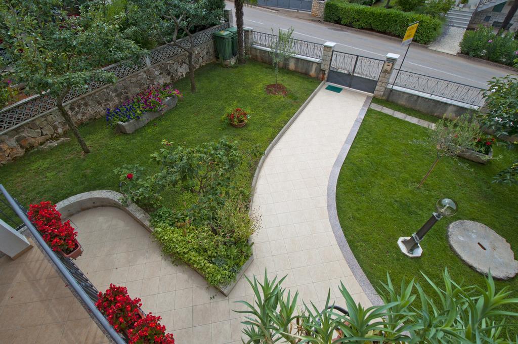 Apartments Maria Пореч Экстерьер фото