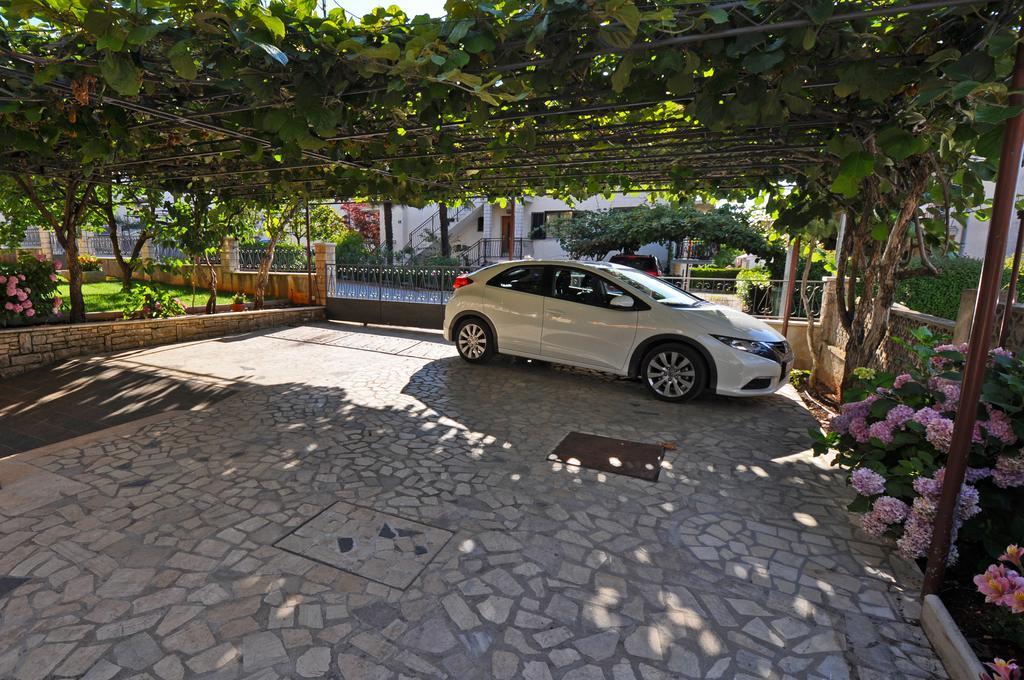 Apartments Maria Пореч Экстерьер фото