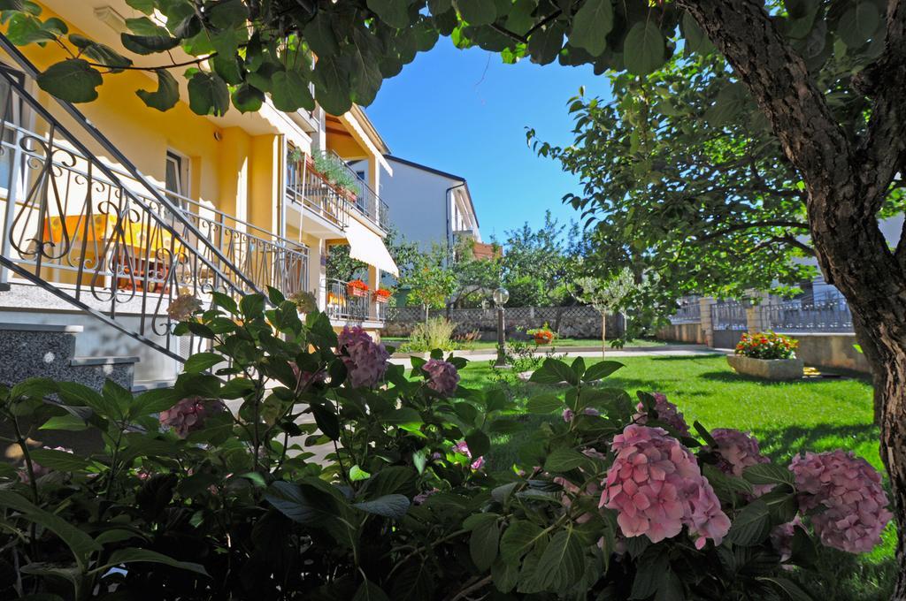 Apartments Maria Пореч Экстерьер фото